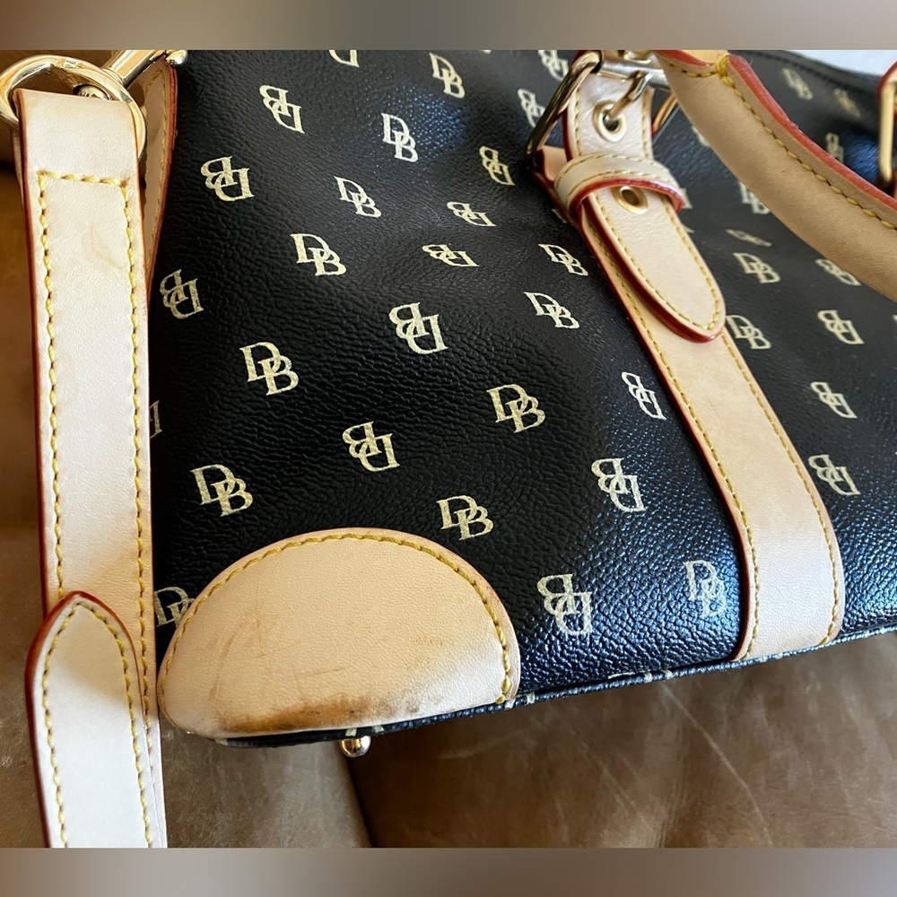 Dooney & Bourke black and tan crossbody handbag - Picture 4 of 7